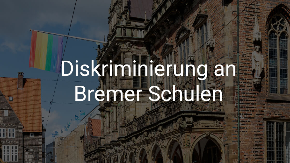 Schriftzug 'Diskriminierung an Bremer Schulen' auf einem Bild von der Demo